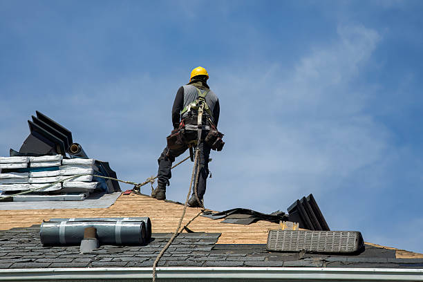 Professional Roofing technician working in Chesaning, MI